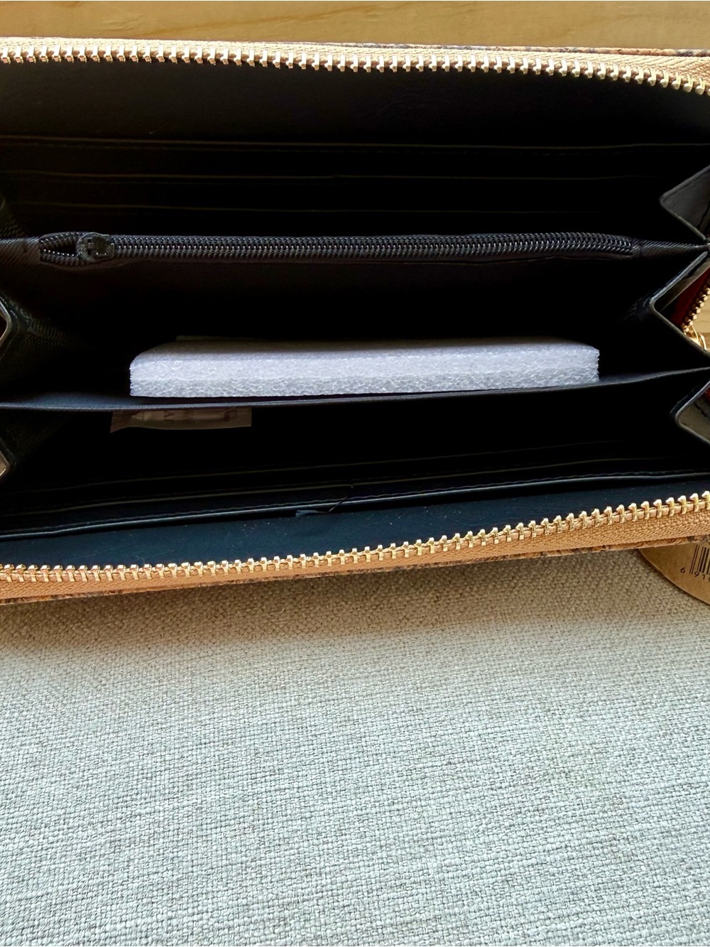 *NEW* Portugal Cork Zip Wallet in Natural Brown with Navy Motif - Picture 5 of 15